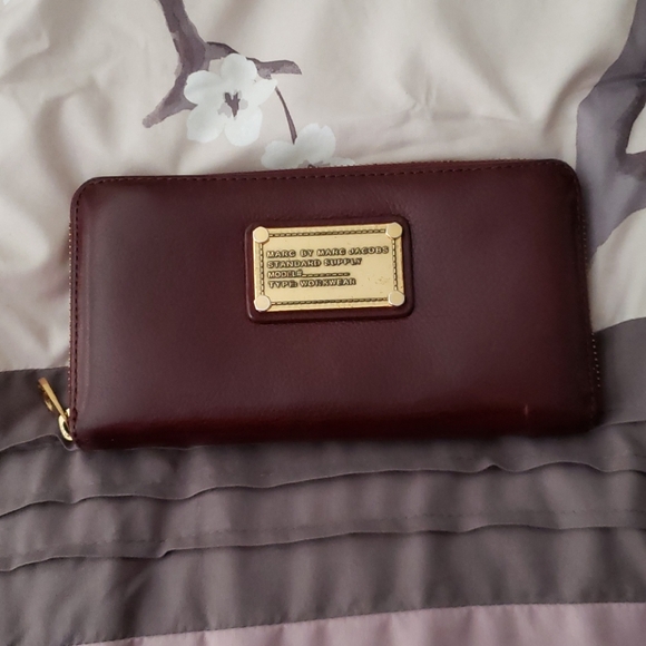 Marc Jacobs LARGE wallet. - Picture 1 of 4